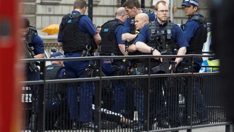 Homem detido em abril perto do Parlamento britânico é indiciado por terrorismo