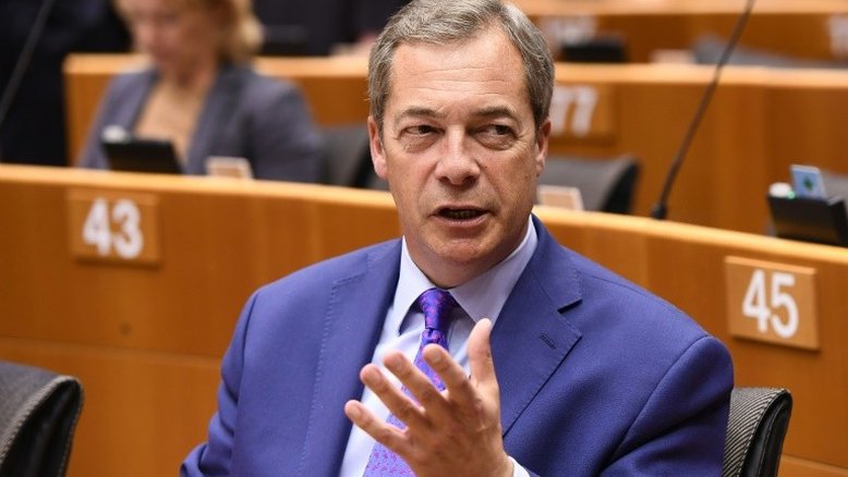 Vitória de Macron desanima partidários do Brexit