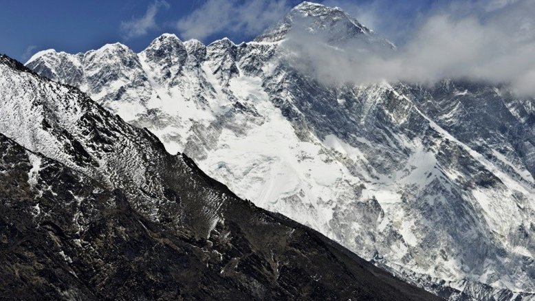 Três alpinistas morrem no Everest e um está desaparecido
