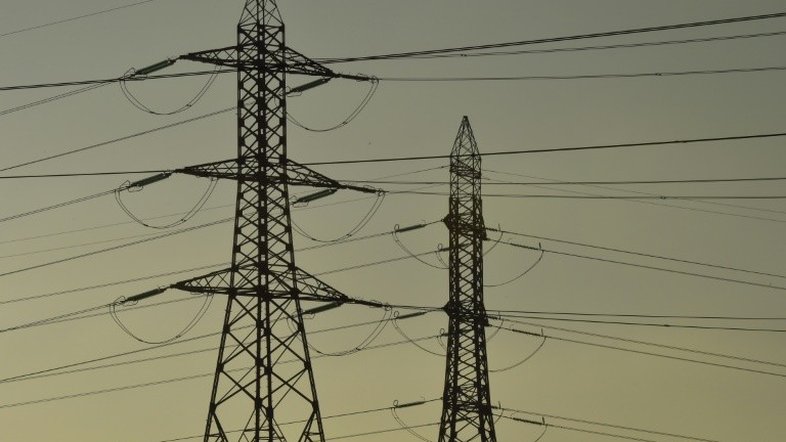 Luz deve subir 19% em 2022, diz levantamento; seca é maior responsável