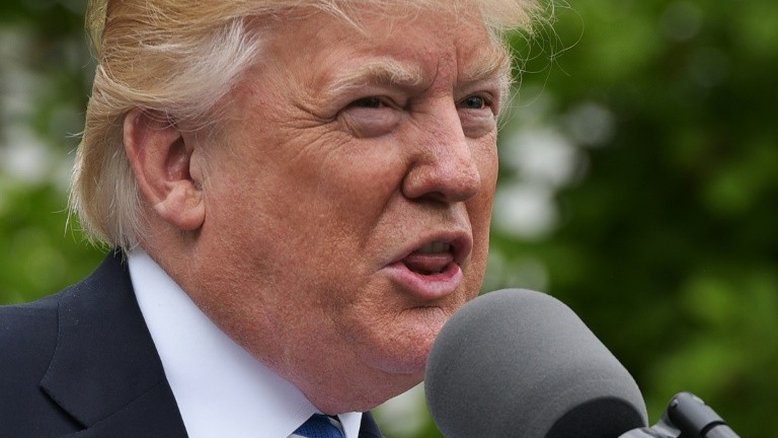 Trump diz que sempre teve a intenção de demitir o diretor do FBI