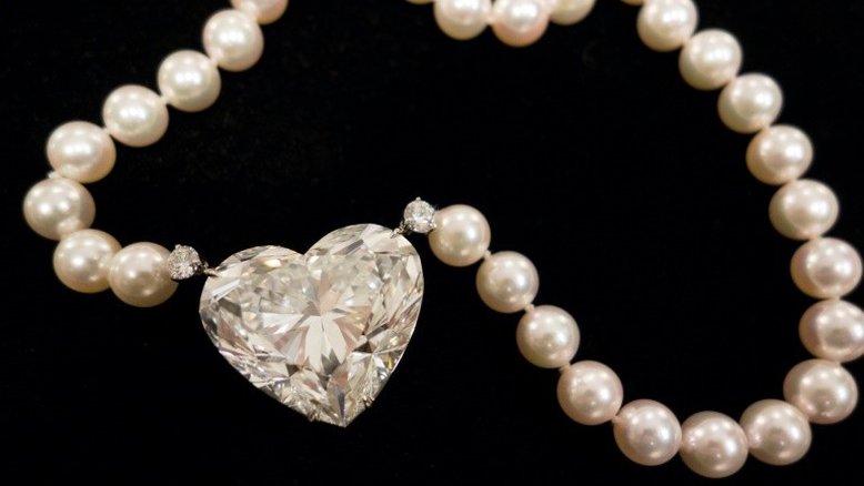 Diamante em forma de coração é arrematado por preço recorde de US$ 15 mi