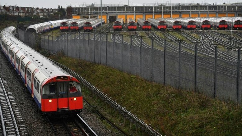 Estudante britânico é declarado culpado de colocar bomba no metrô de Londres