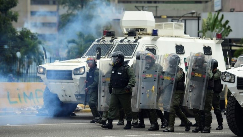 Policial morre em protesto na Venezuela e número de falecidos sobe a 33 em um mês