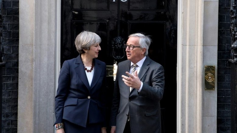 May chama de fofoca artigo sobre suposta tensão em reunião com Juncker