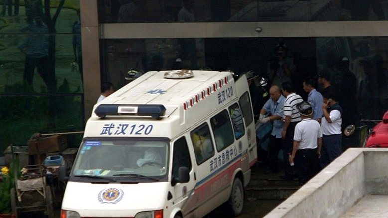 Explosão na entrada de escola deixa oito mortos e 65 feridos na China