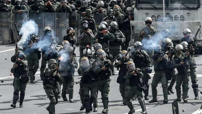 Jovem de 17 anos é 74ª vítima de protestos na Venezuela