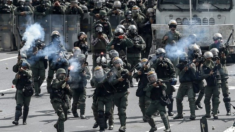 Jovem de 17 anos é 74ª vítima de protestos na Venezuela