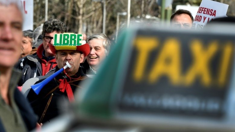 Metrô e táxis entram em greve em Madri