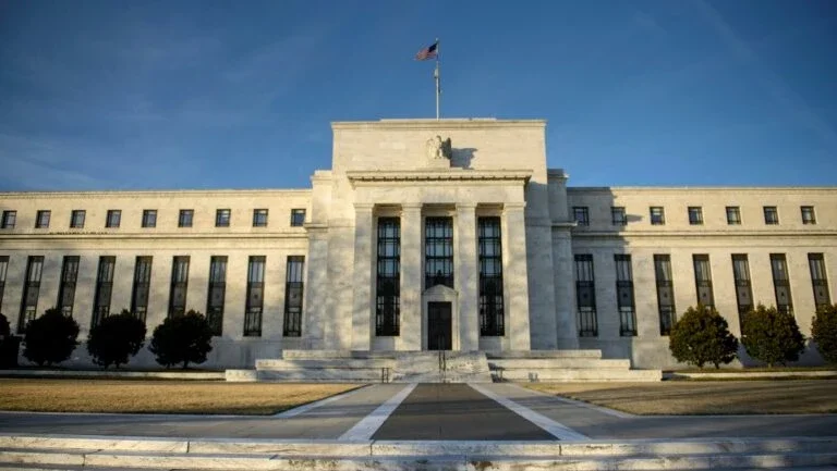 EUA: Fed aumenta a taxa de juros em 0,25 ponto percentual