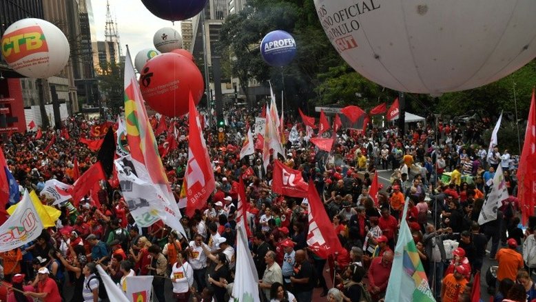 Brasil enfrenta dia de greve e protestos contra reformas de Temer