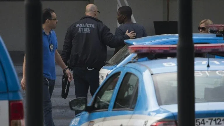 Rio faz megaoperação para prender traficantes e policiais corruptos