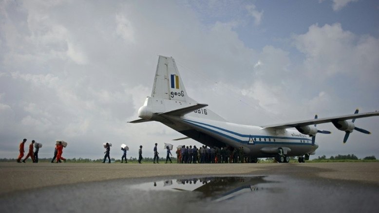 Marinha encontra corpos e fuselagem de avião birmanês