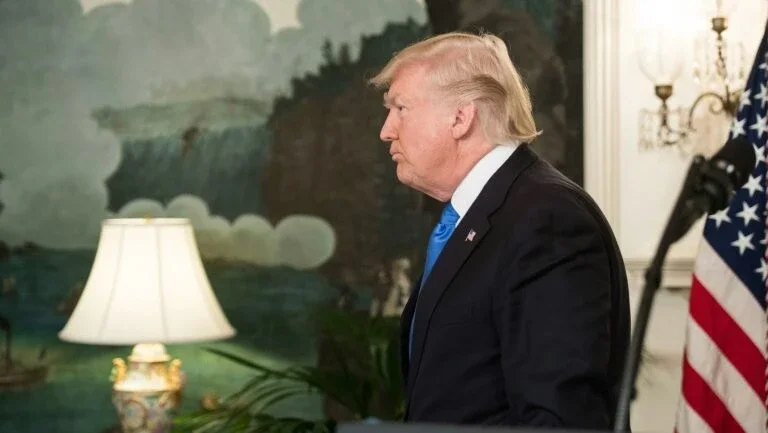 Cerca de 200 representantes democratas apresentam queixa contra Trump