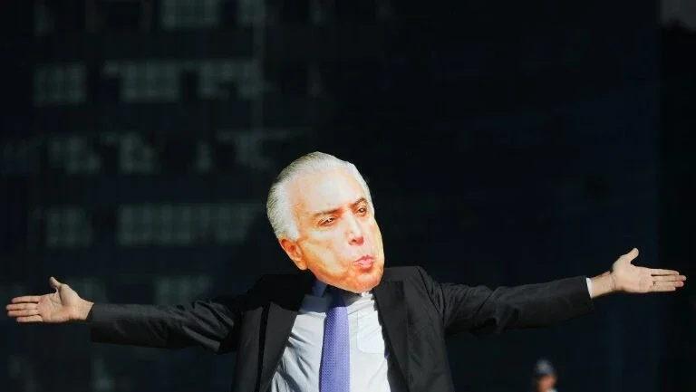 Memes contra o caos: brasileiros lidam com a crise com criatividade