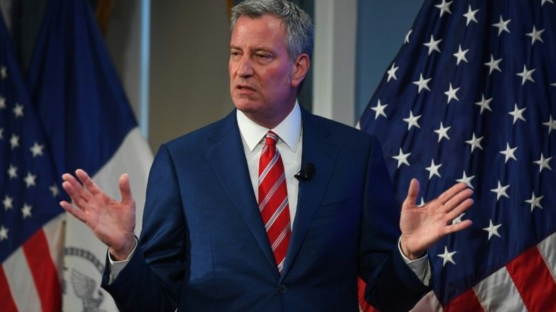 Prefeito de NY apresenta plano para fechar prisão de Rikers Island