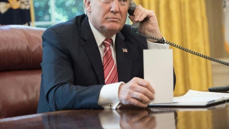 Demitidos três jornalistas da CNN após retirada de artigo que relaciona Trump e Rússia
