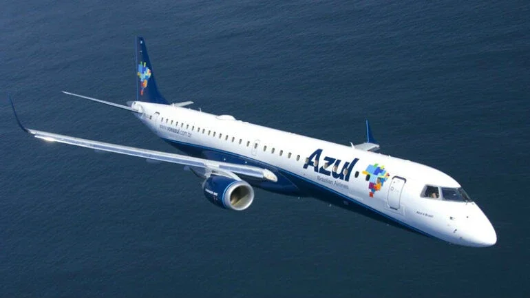 Azul inicia demissões e sindicato afirma que já são mais de mil em todo País