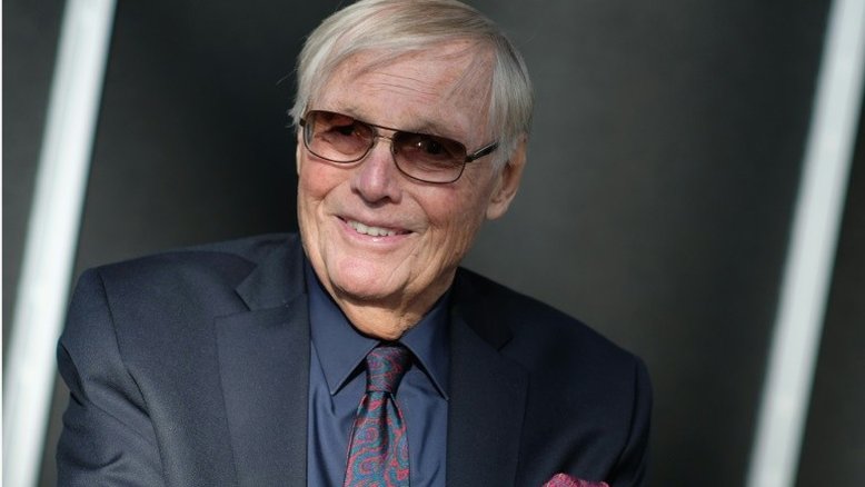 Adam West, estrela da série 'Batman', morre aos 88 anos