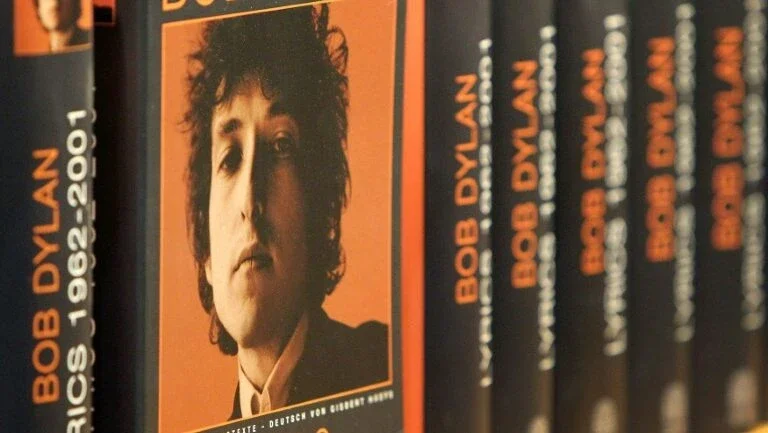 Bob Dylan é acusado de plágio por partes do seu discurso para o Nobel