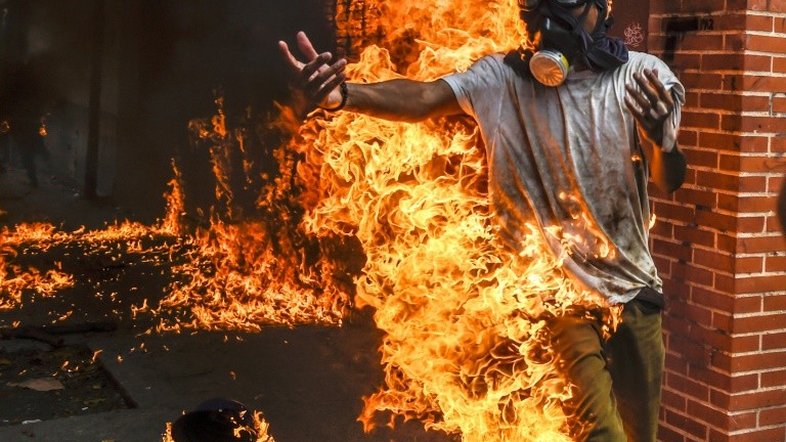 Dois meses de protestos na Venezuela em 10 fotos