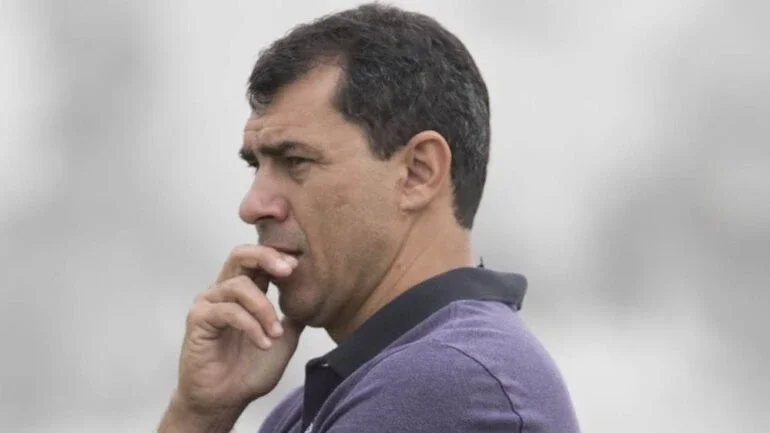 Carille admite erros no Corinthians e diz deixar lado retranqueiro para trás
