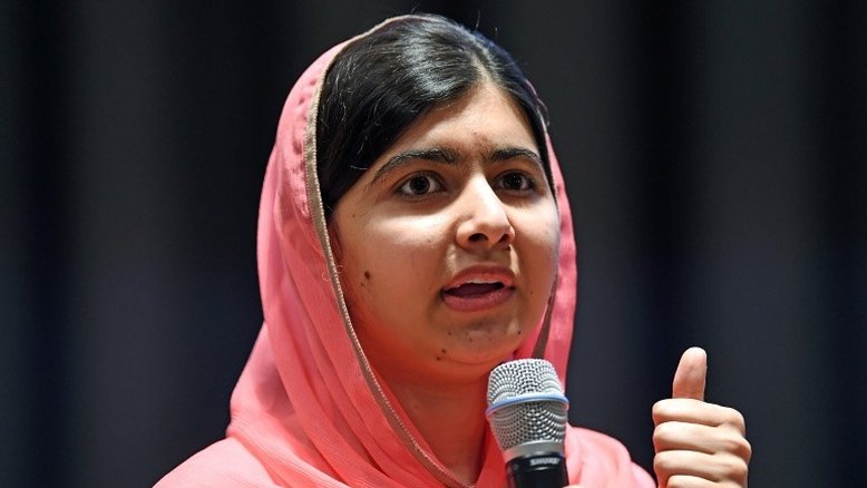 Símbolo da luta pela educação, Malala conclui o ensino médio