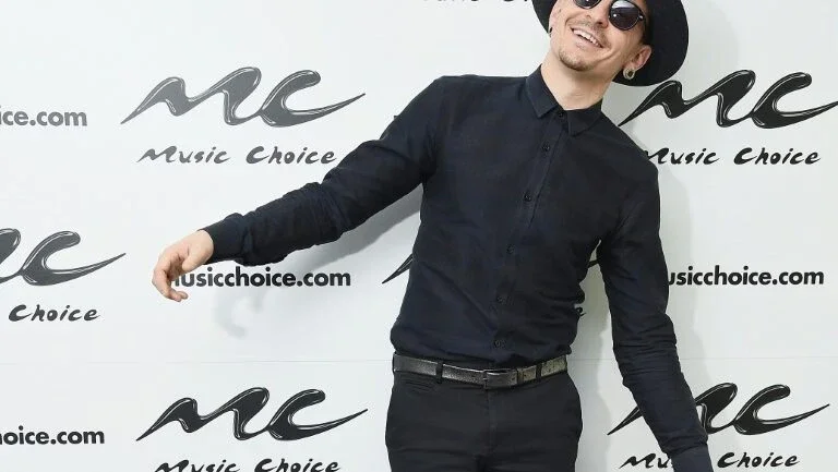 Vocalista do Linkin Park é encontrado morto em casa, nos EUA