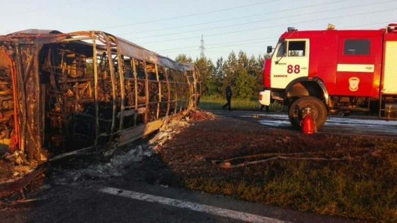 Choque violento de ônibus e caminhão deixa 14 mortos na Rússia