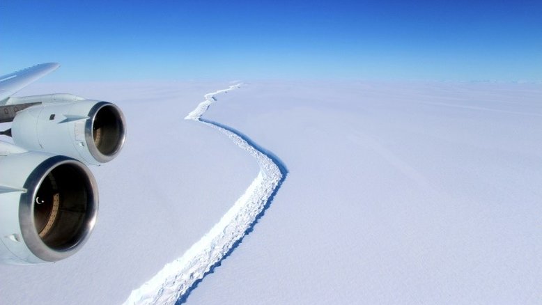 Iceberg gigante se forma na Antártica