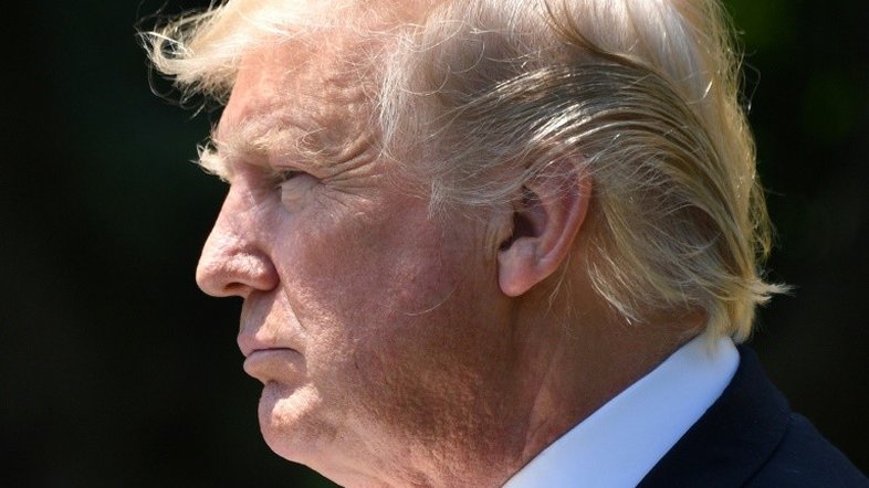 Trump posta vídeo no qual bate em homem com logo da CNN