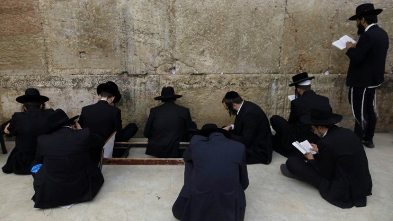 Milhares de fiéis assistem festividade judaica na Cidade Velha de Jerusalém