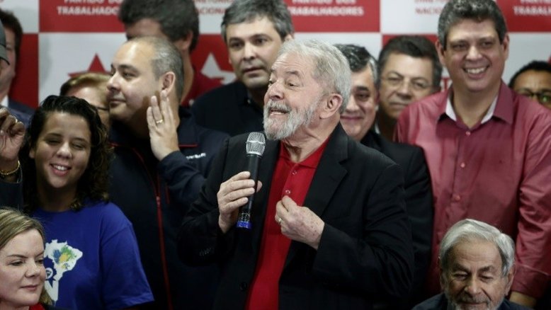 Lula critica condenação e diz que quer ser candidato em 2018
