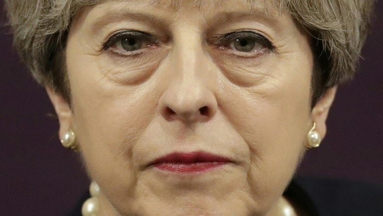 Premier britânica diz que derramou 'pequena lágrima' ao perder maioria nas eleições