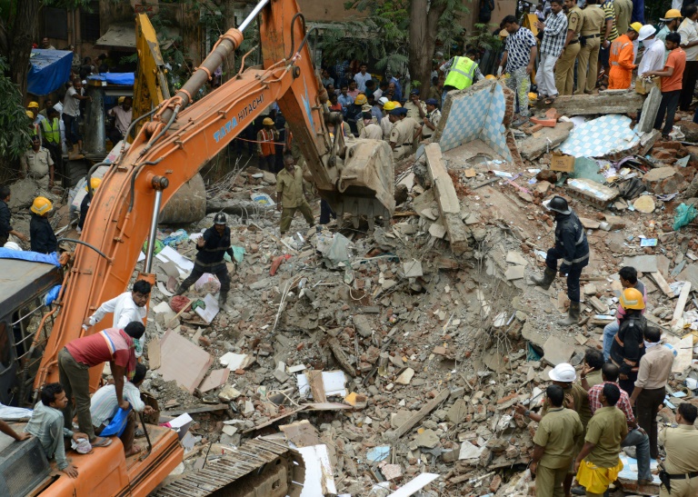 Sobe para 17 os mortos em desabamento na Índia