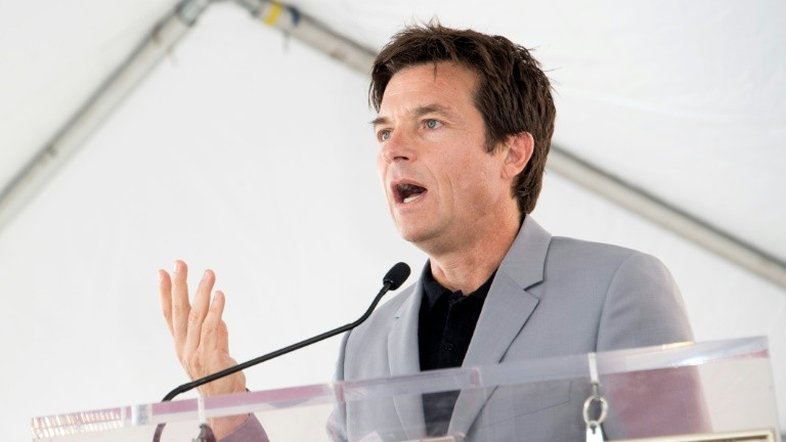 Ator Jason Bateman ganha estrela na Calçada da Fama de Hollywood