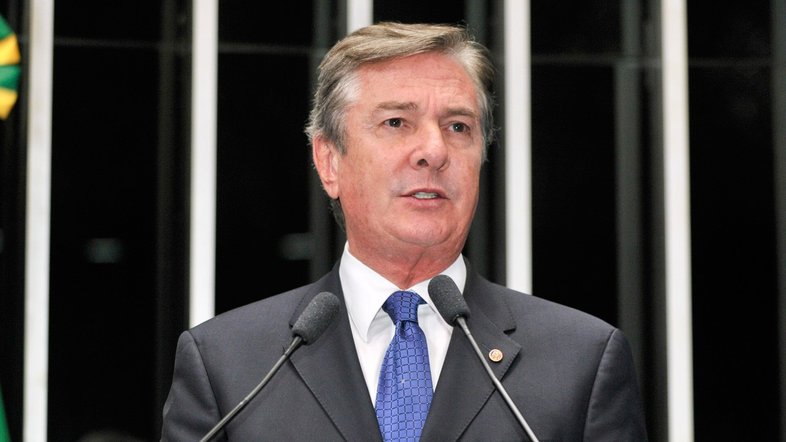 Collor anuncia que é pré-candidato à Presidência da República