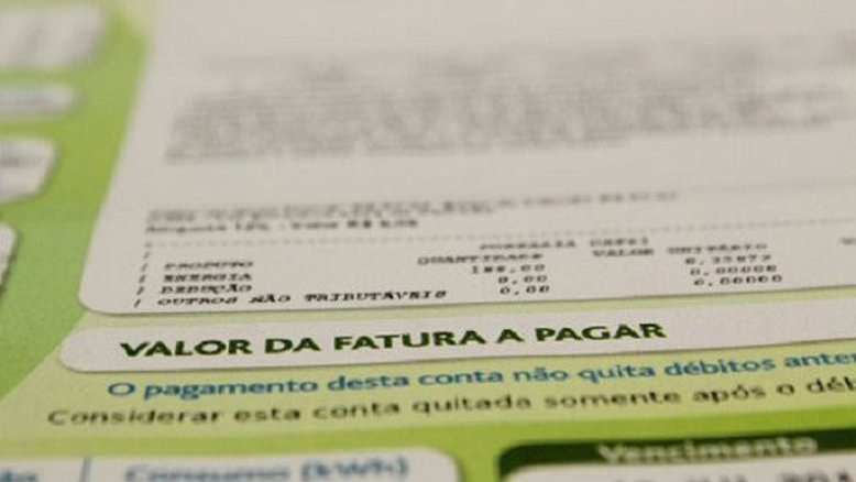 Governo destinará R$ 900 mi para bancar conta de luz de famílias de baixa renda