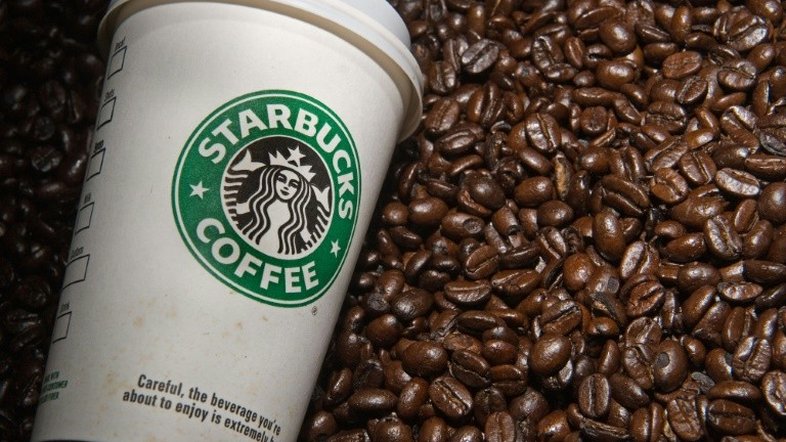Clientes do Starbucks podem levar seus próprios copos para reduzir o desperdício