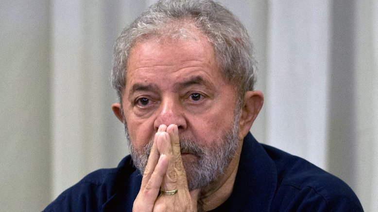 Apesar de condenar Lula no caso do tríplex, Moro não decreta prisão do petista