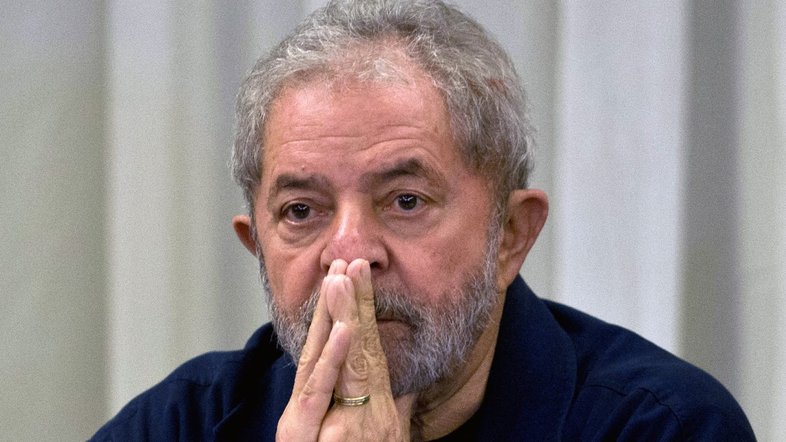Apesar de condenar Lula no caso do tríplex, Moro não decreta prisão do petista