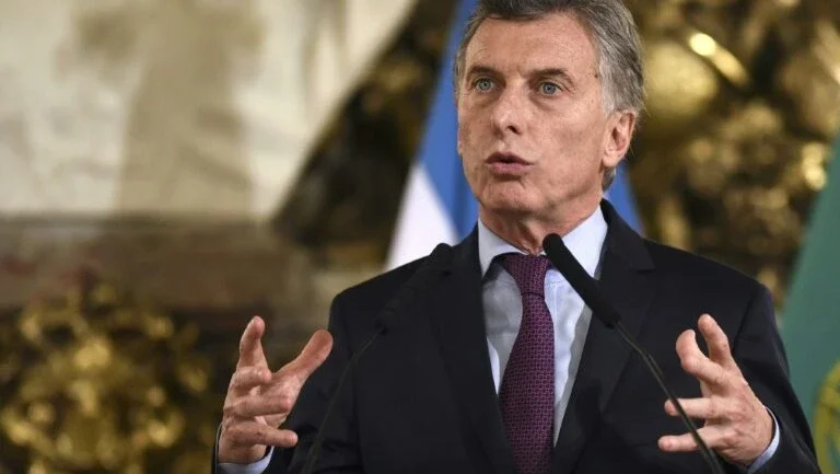 Argentina: Macri cancela condecoração concedida a Maduro por Cristina Kirchner