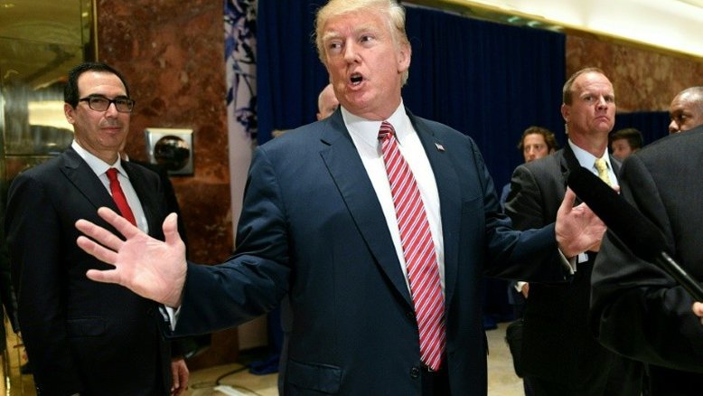 Charlottesville: Trump vê 'culpa dos dois lados'