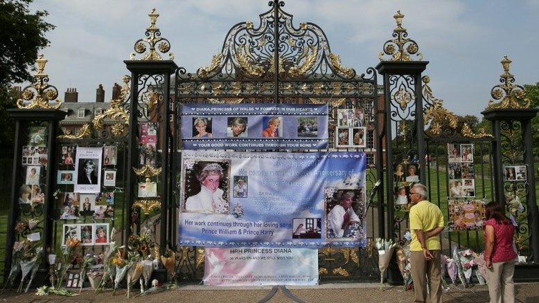 Reino Unido presta homenagem sóbria à princesa Diana