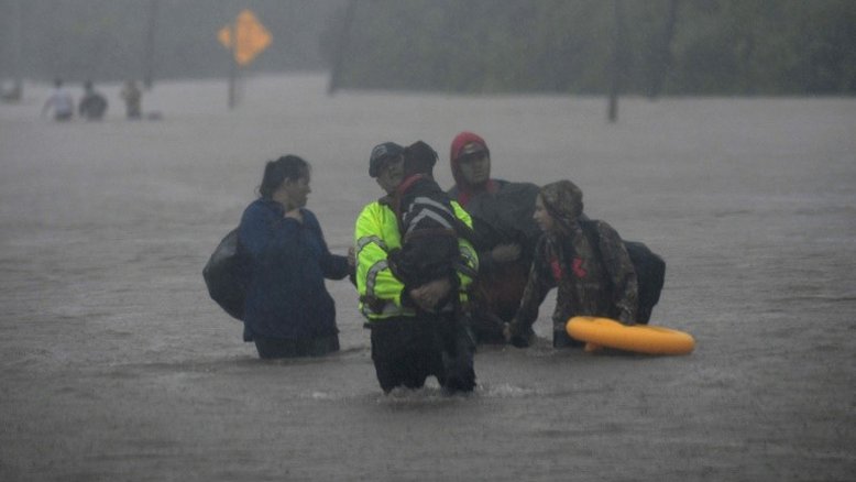 Seis mortes 'supostamente ligadas' a tempestade Harvey em Houston (oficial)
