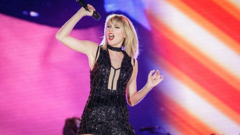 Guarda-costas de Taylor Swift testemunha ter visto DJ apalpá-la