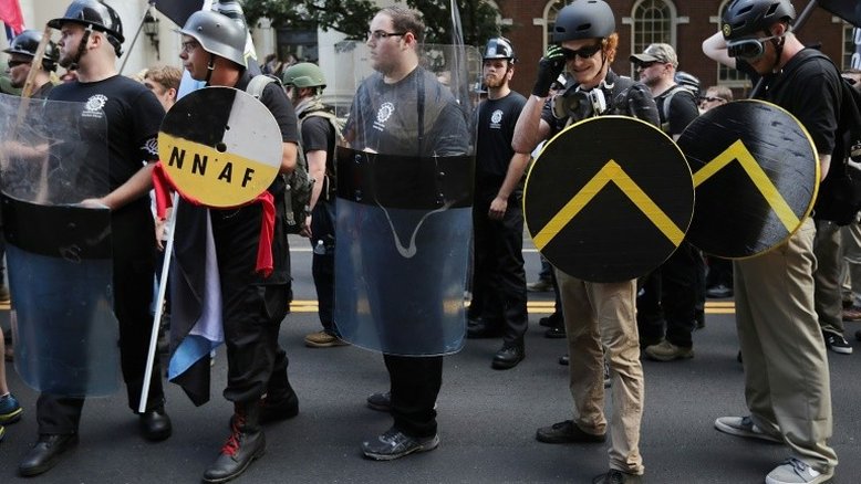 Supremacistas brancos e neonazistas elogiam declarações de Trump