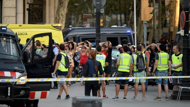 Ataque extremista em Barcelona deixa 13 mortos e mais de 100 feridos