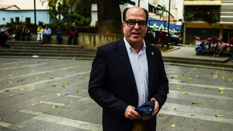 Oposição exige que Maduro evite caça às bruxas após ataque a forte militar