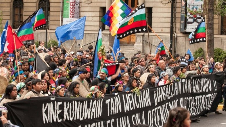 Sul do Chile arde em meio a conflito eterno com indígenas mapuches